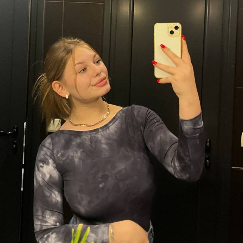 Gabriela51902 dating